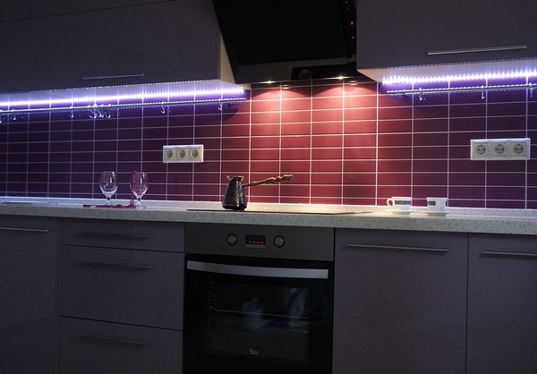 светодиодная подсветка для кухни фото