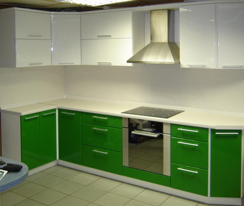 бело зеленая кухня фото