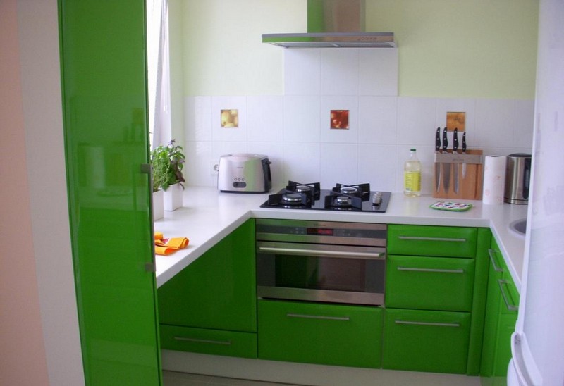 интерьер зеленой кухни фото