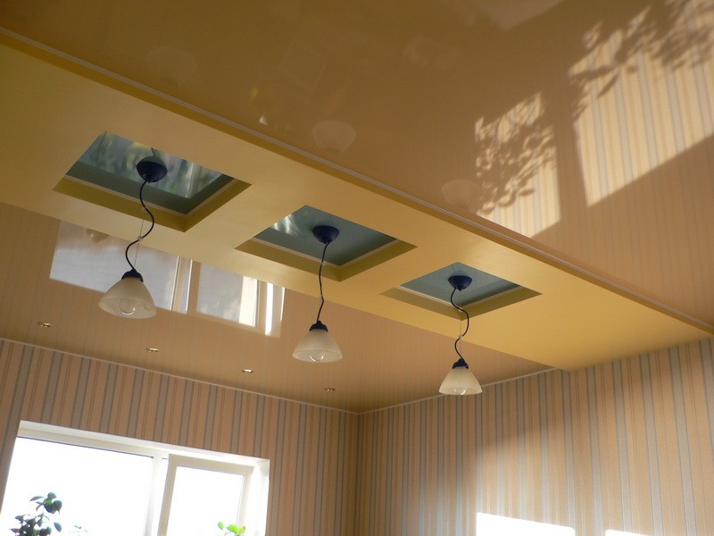 дизайн натяжных потолков на кухне фото